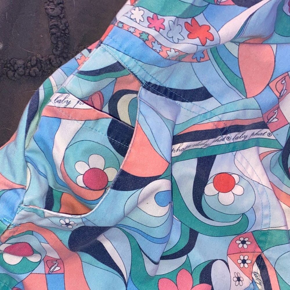Colorful Abstract Patterned Scrub Top - Picture 4 of 5